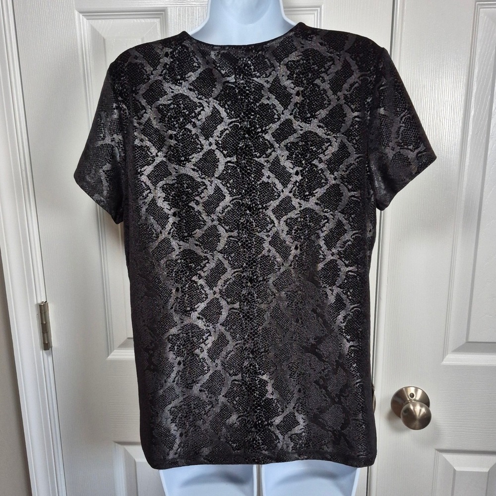 Torrid black snakeskin texture velvet short sleeve shirt plus size 0 or XL - Picture 9 of 12